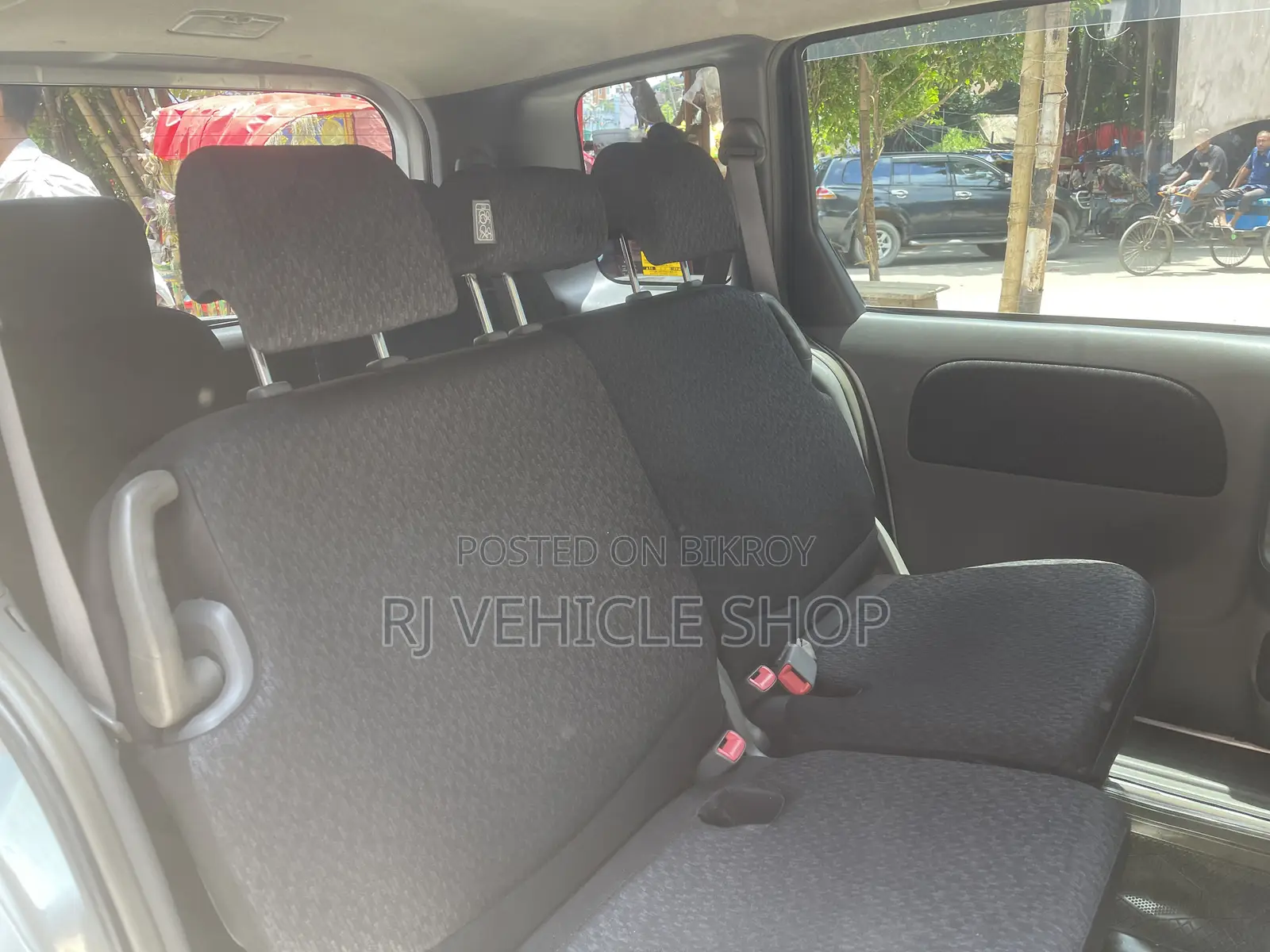 Toyota Sienta 1.5 All-Wheel Drive 2014 Silver