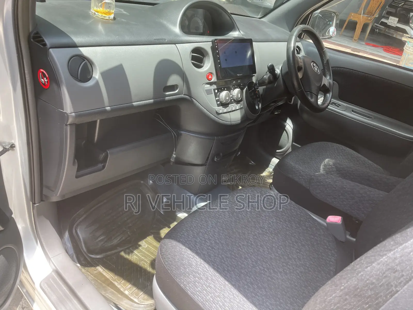 Toyota Sienta 1.5 All-Wheel Drive 2014 Silver