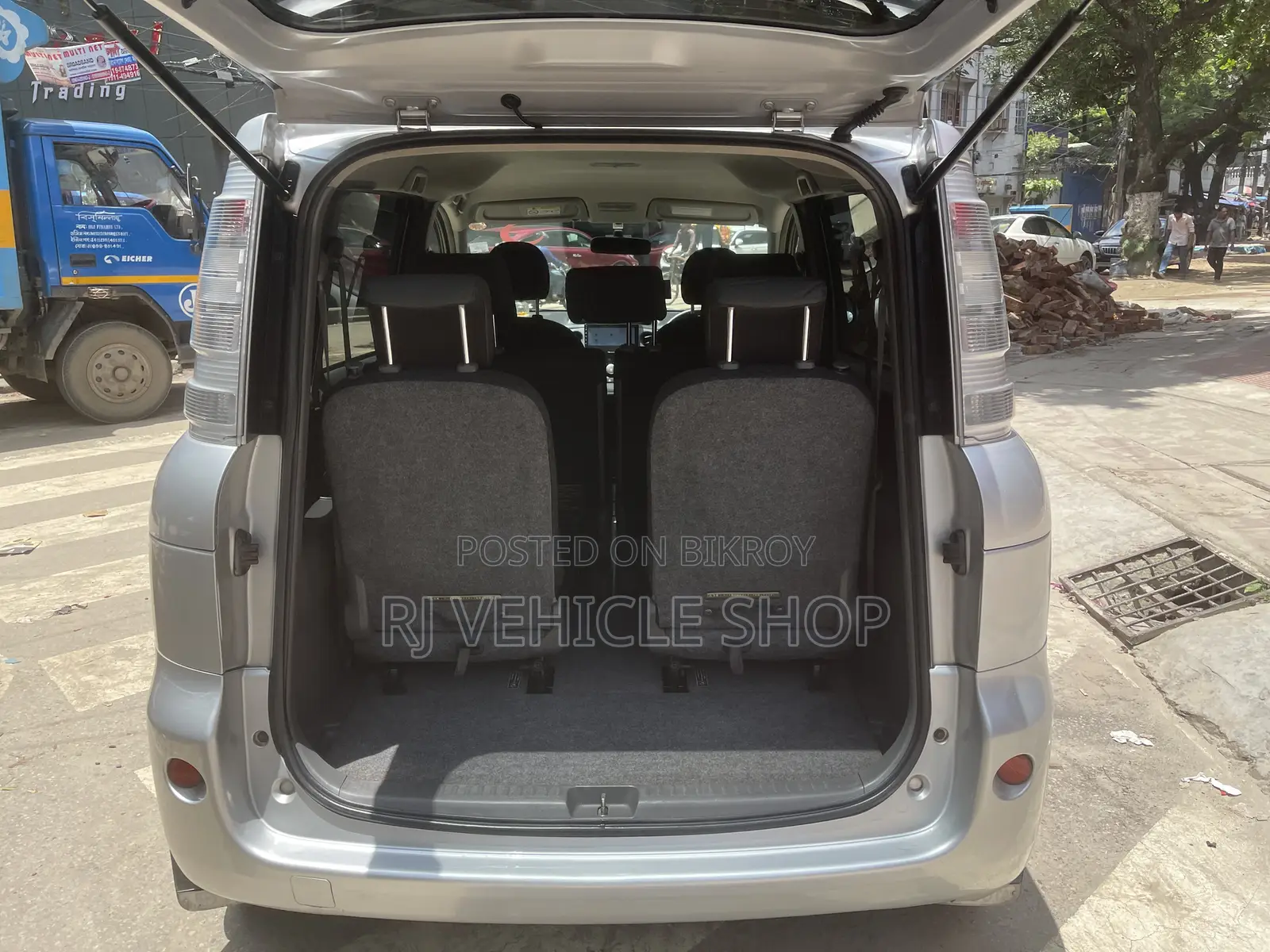 Toyota Sienta 1.5 All-Wheel Drive 2014 Silver