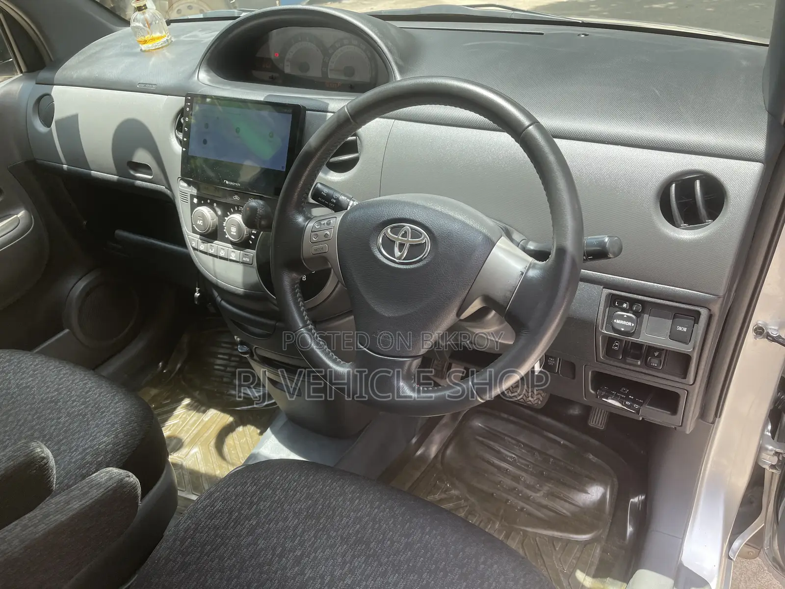 Toyota Sienta 1.5 All-Wheel Drive 2014 Silver