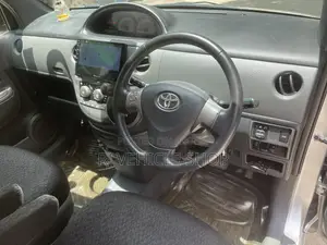 Toyota Sienta 1.5 All-Wheel Drive 2014 Silver