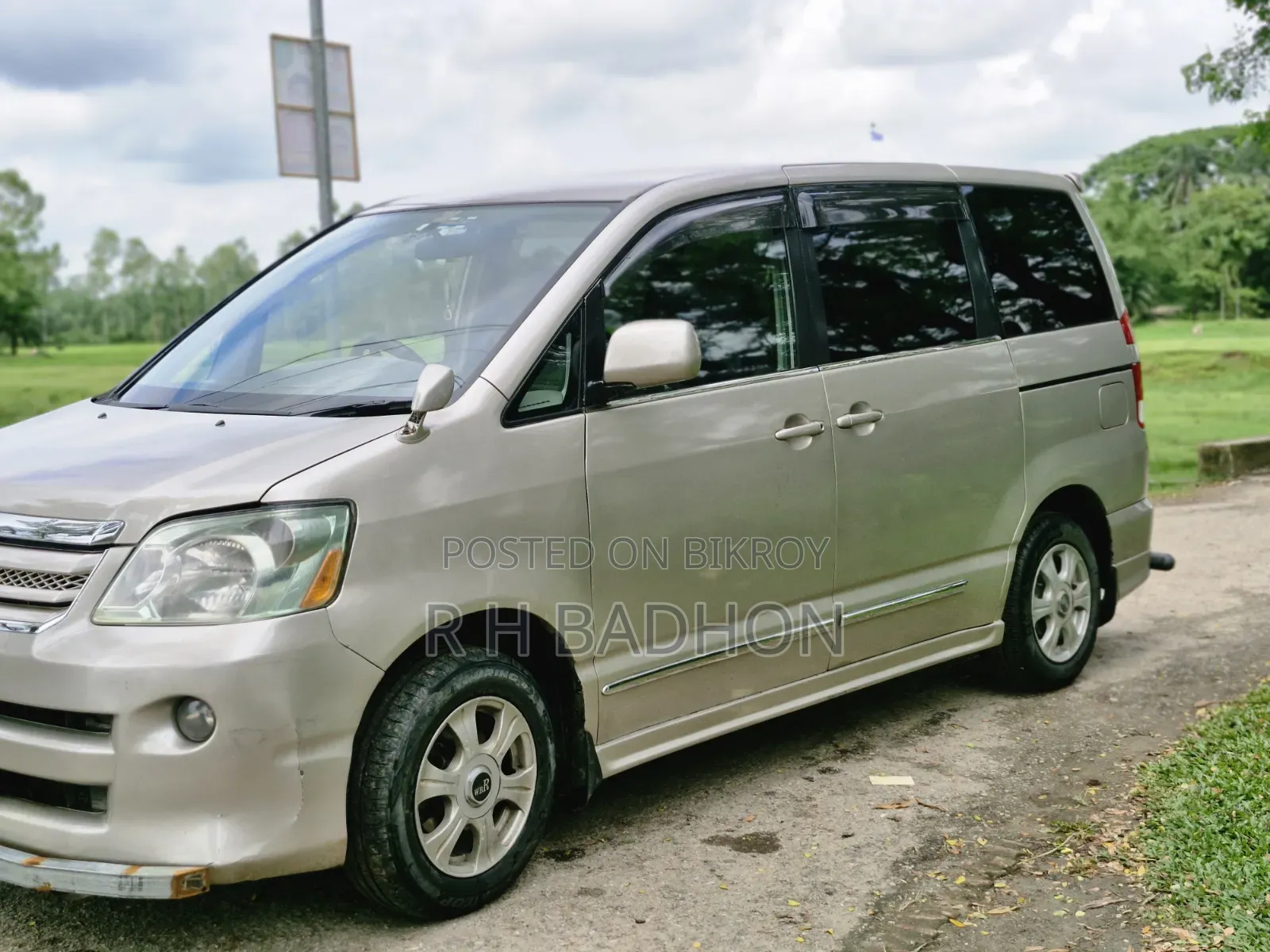Toyota Noah 2003 Silver