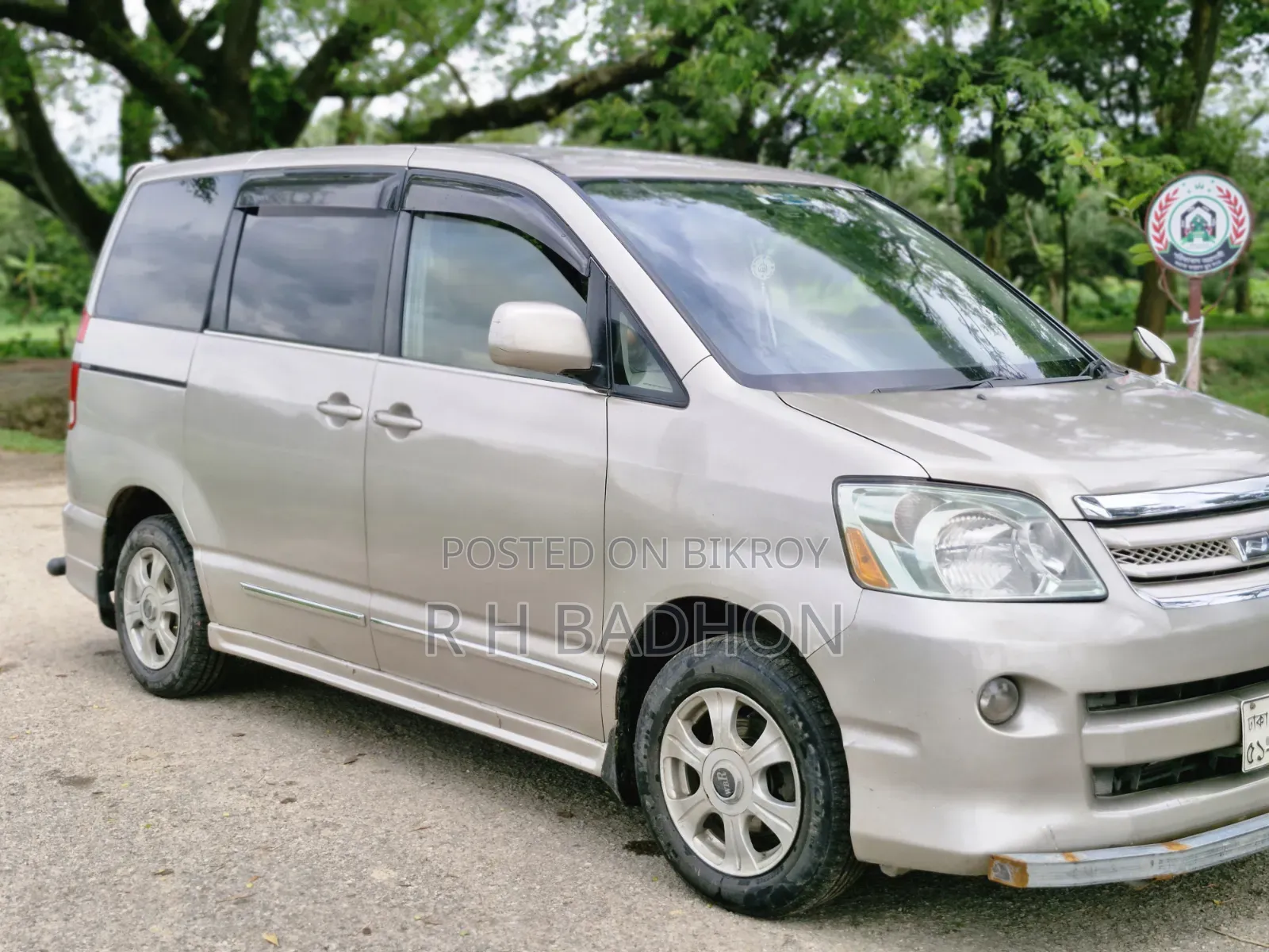 Toyota Noah 2003 Silver