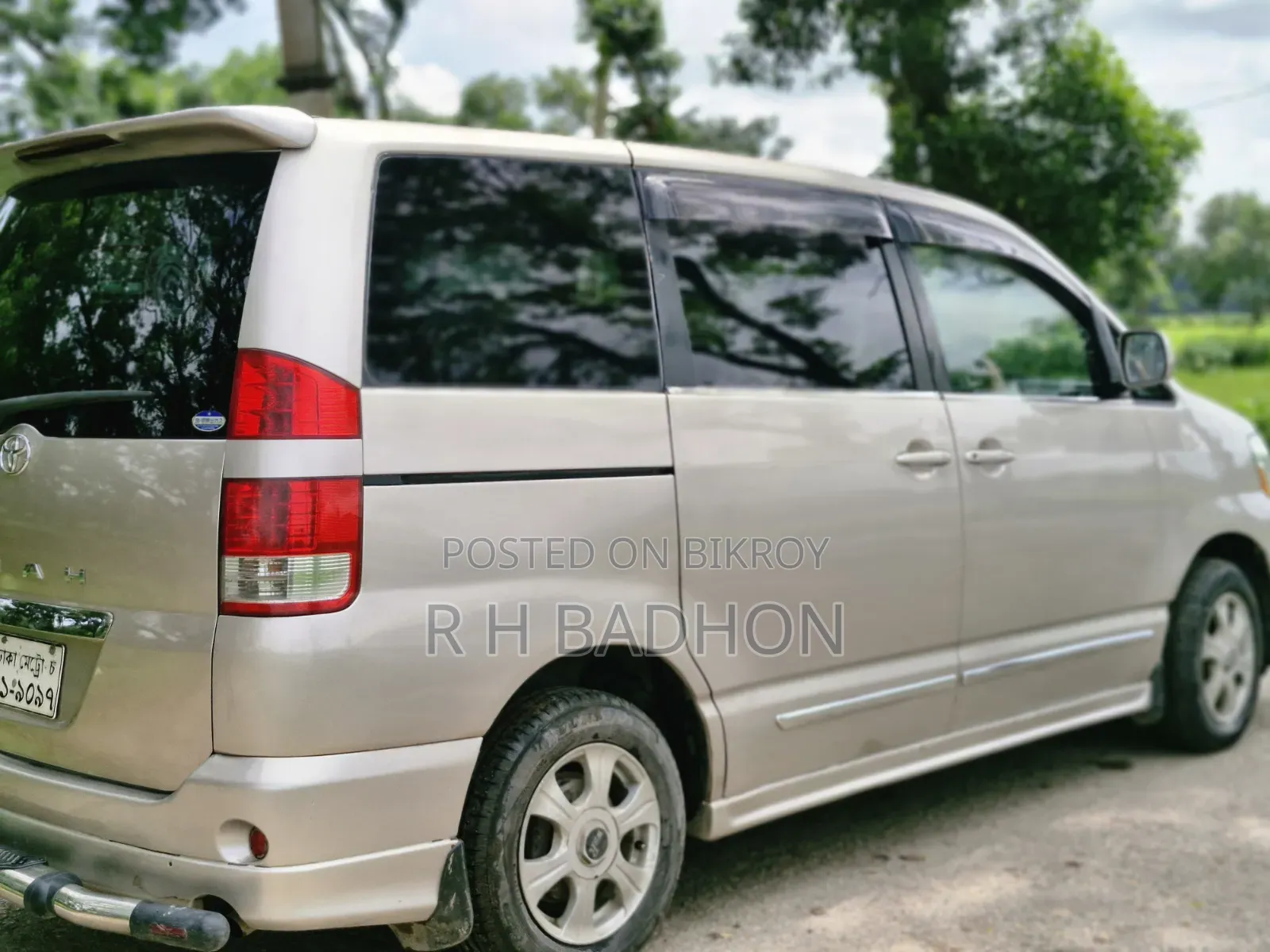 Toyota Noah 2003 Silver