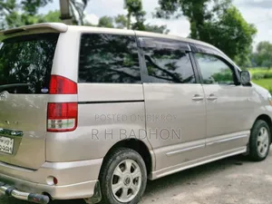 Toyota Noah 2003 Silver