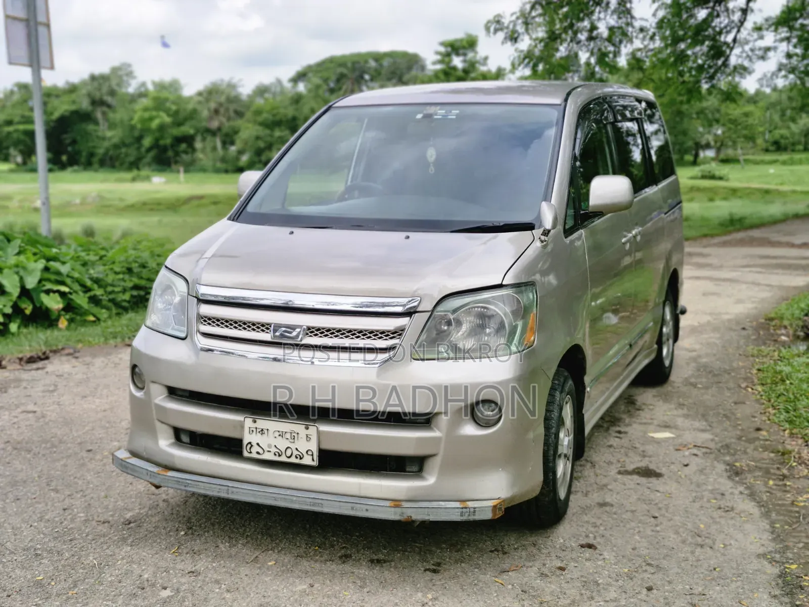 Toyota Noah 2003 Silver