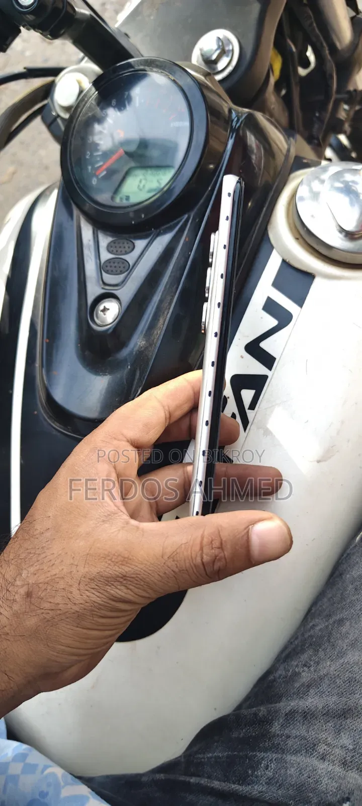 Infinix Hot 60 Pro+ 128 GB Silver