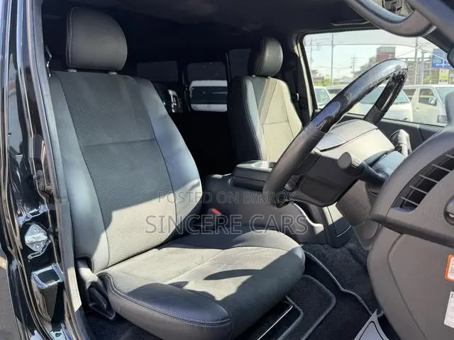 Toyota HiAce 2021 Black