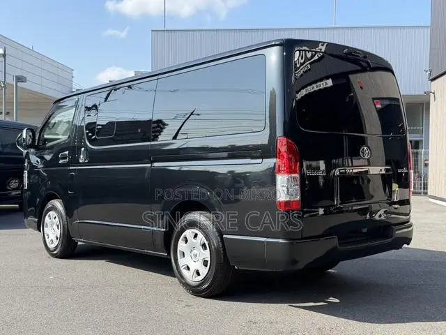Toyota HiAce 2021 Black