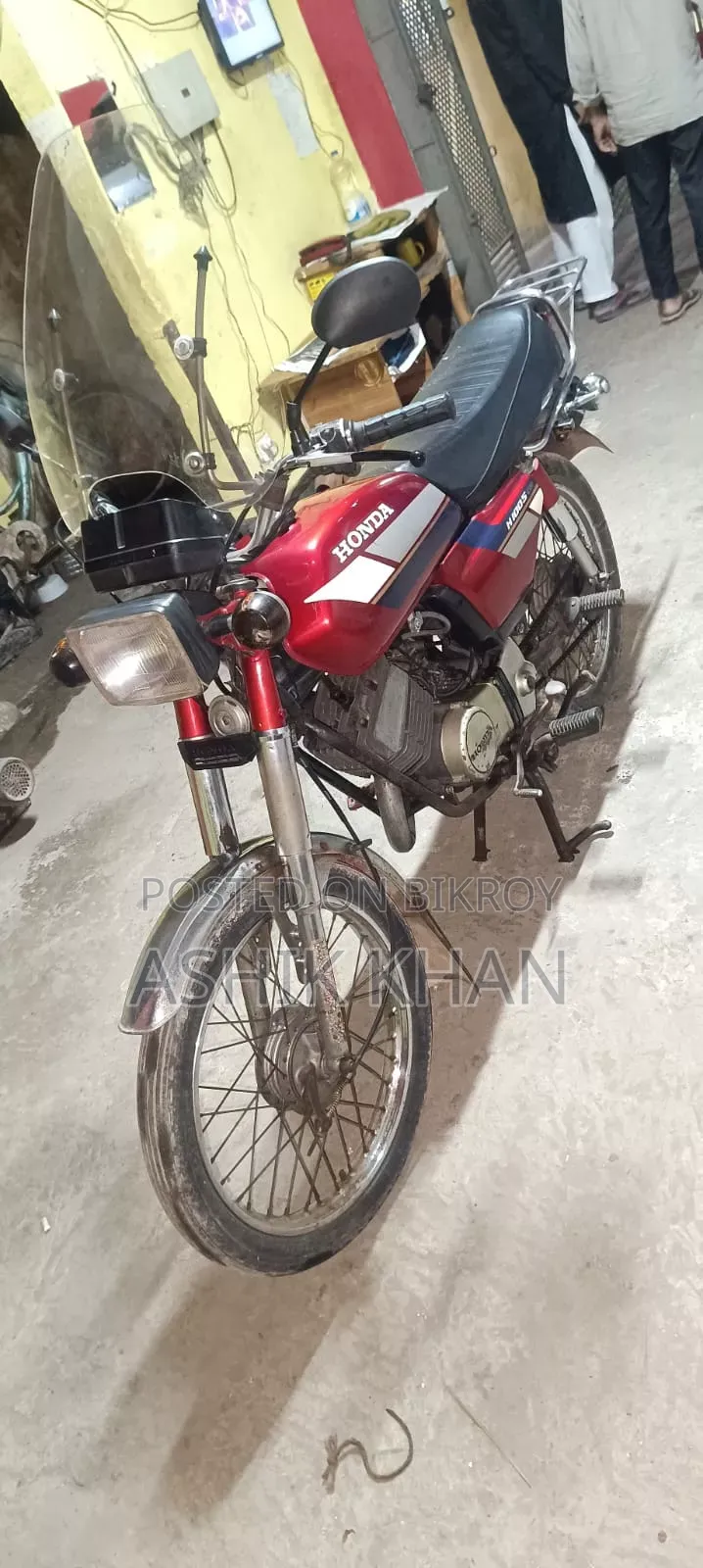 হোন্ডা ১৯৮৭ রেড