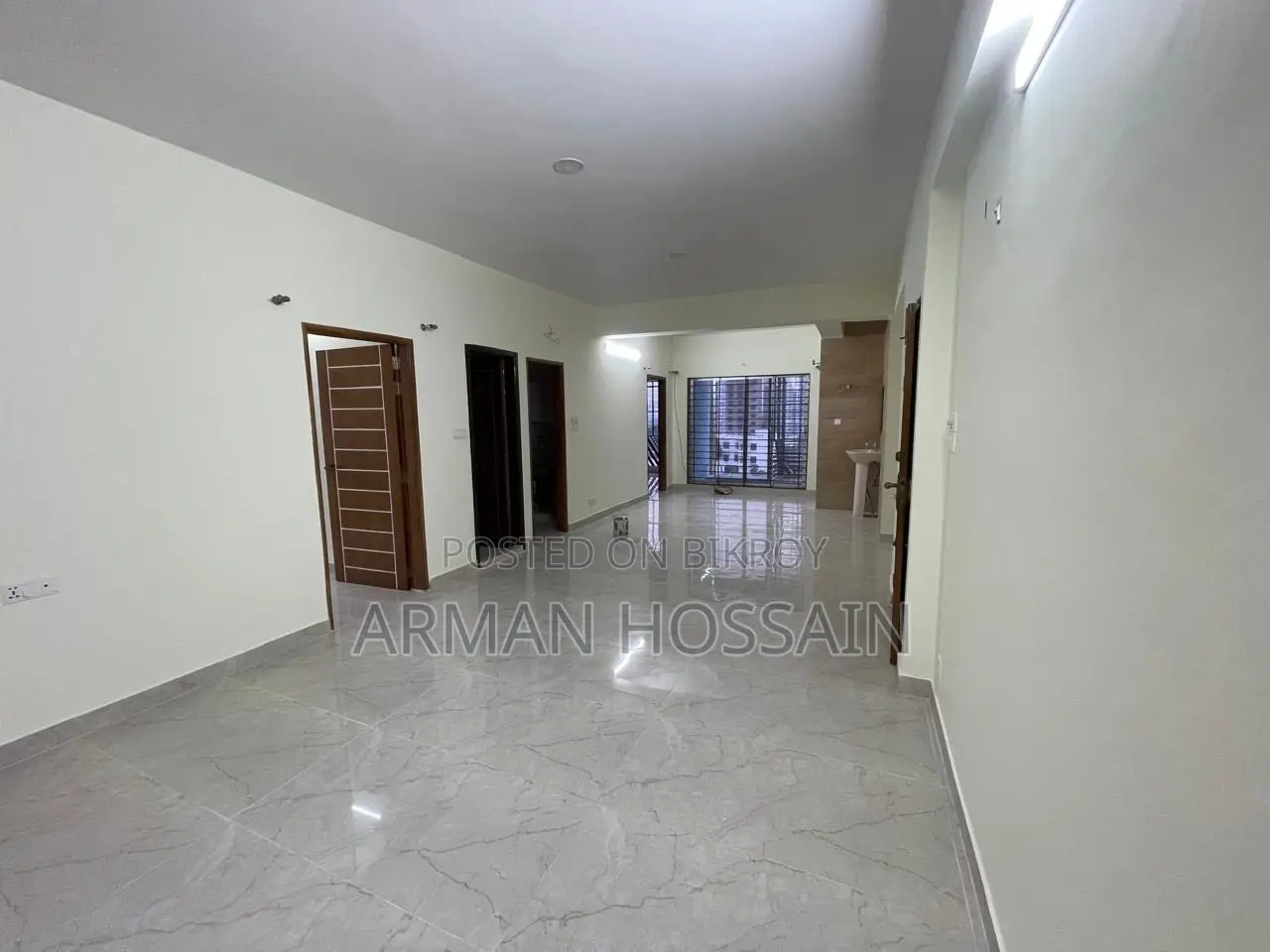 Furnished 3-bedroom Apartment in Jam Jam Tower, Bashundhara City for Sale