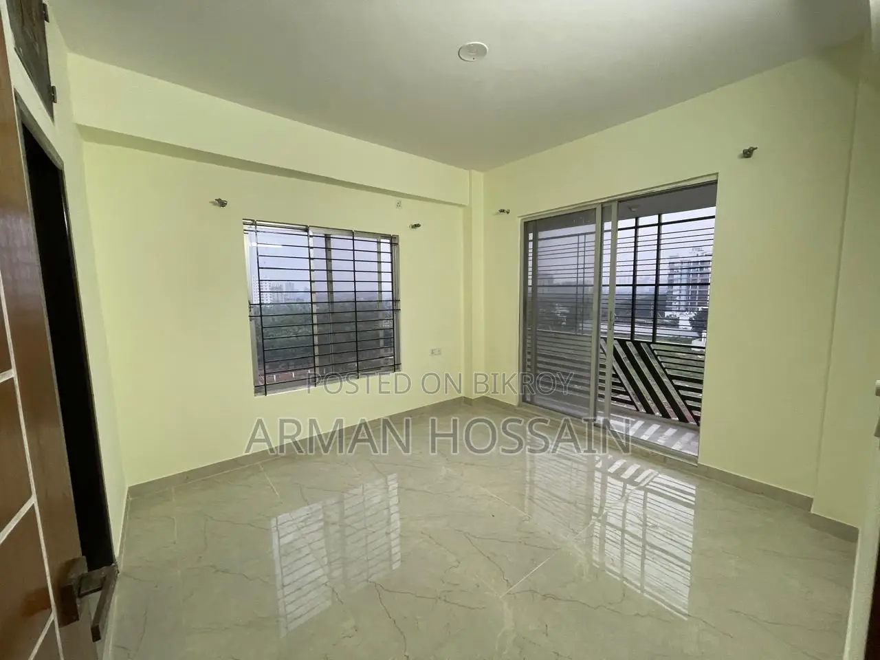 Furnished 3-bedroom Apartment in Jam Jam Tower, Bashundhara City for Sale