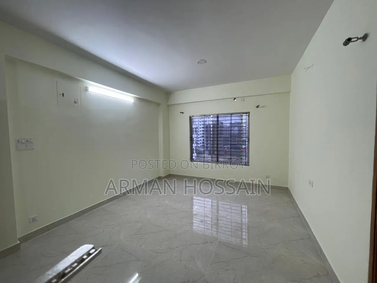 Furnished 3-bedroom Apartment in Jam Jam Tower, Bashundhara City for Sale