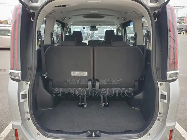 Toyota Noah 2021 Silver