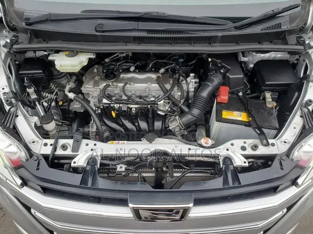 Toyota Noah 2021 Silver