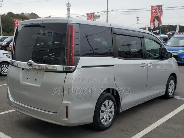 Toyota Noah 2021 Silver