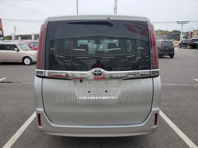 Toyota Noah 2021 Silver