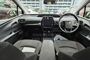 Toyota Prius 2021 Red