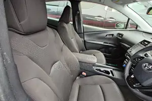 Toyota Prius 2021 Red