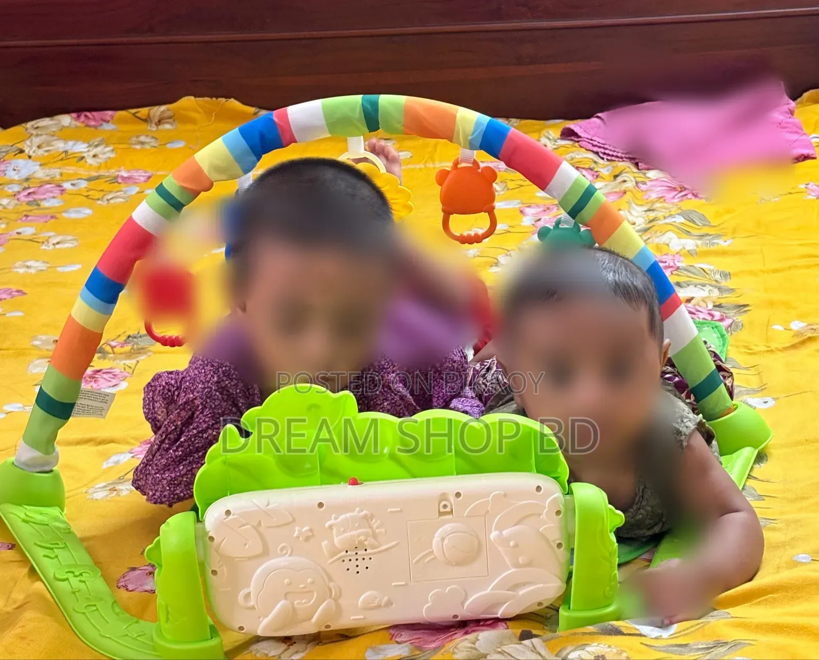 মিউজিক, ম্যাট এবং টয়েজ সহ বেবি জিম