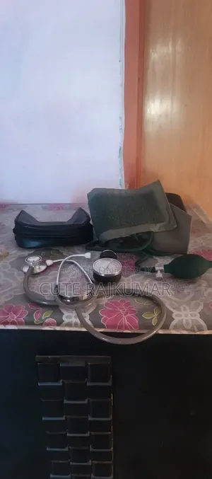 রক্তচাপ মাপার মেশিন আর স্টেথোস্কোপ