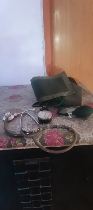 রক্তচাপ মাপার মেশিন আর স্টেথোস্কোপ