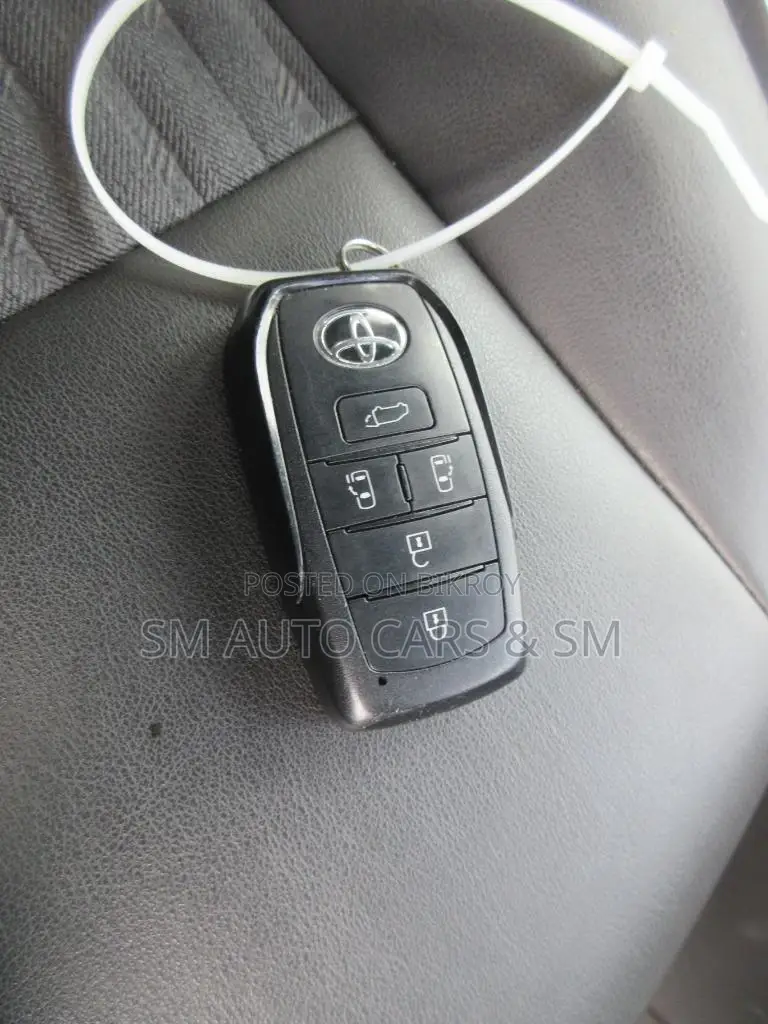 টয়োটা নোয়া ২০২২ পার্ল