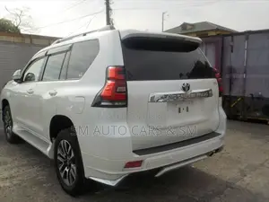 টয়োটা ল্যান্ড ক্রুজার প্রাডো ২.৭ ২০২৩ পার্ল