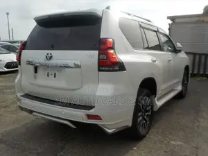 টয়োটা ল্যান্ড ক্রুজার প্রাডো ২.৭ ২০২৩ পার্ল