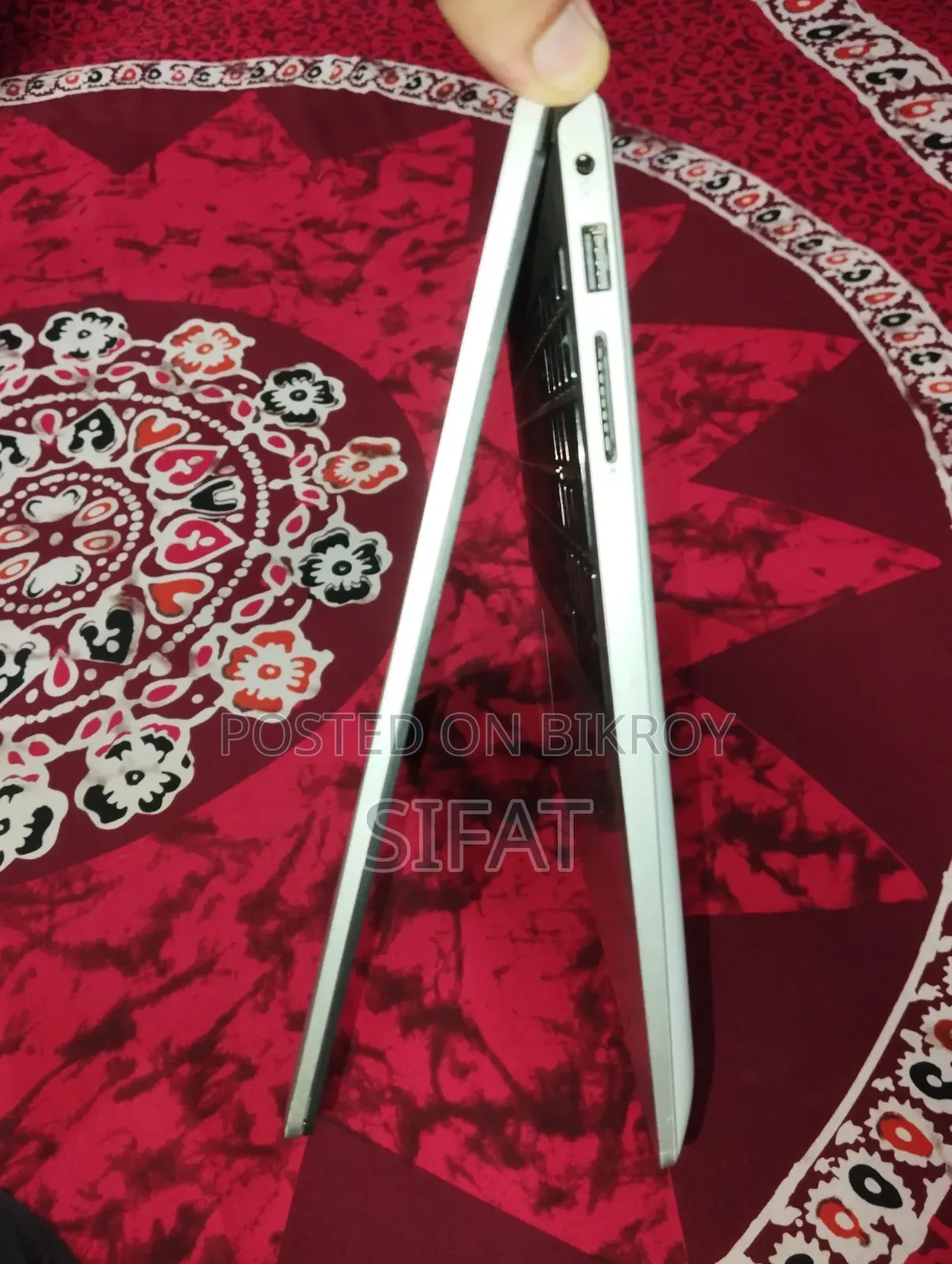 ল্যাপটপ ডেল ইন্সপায়রন ১৫ ৮জিবি ইন্টেল কোর আই৩ এসএসডি ৫১২জিবি
