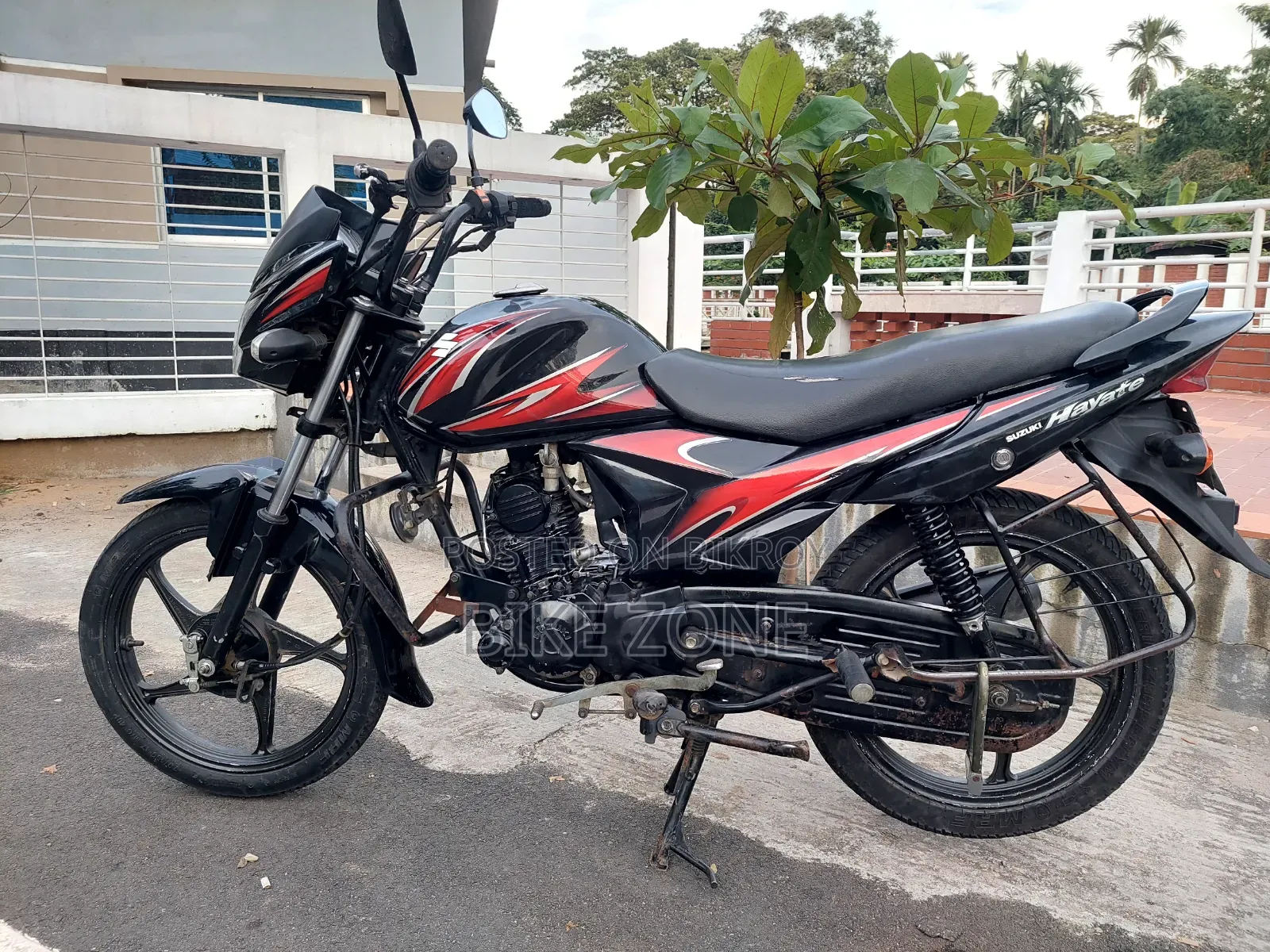 সুজুকি হায়াতে ২০১৫ ব্ল্যাক