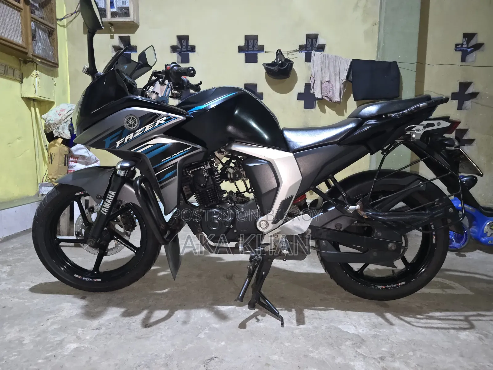 ইয়ামাহা ২০১৯ কালো