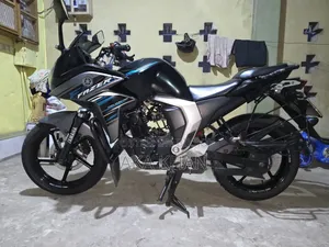 ইয়ামাহা ২০১৯ কালো
