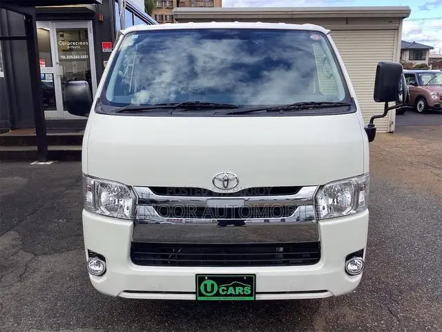 Toyota HiAce 2021 White