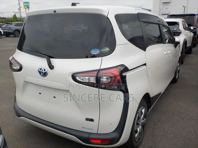 Toyota Sienta 2021 Pearl