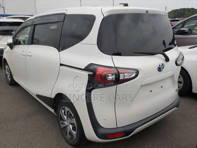 Toyota Sienta 2021 Pearl