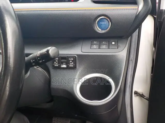 Toyota Sienta 2021 Pearl