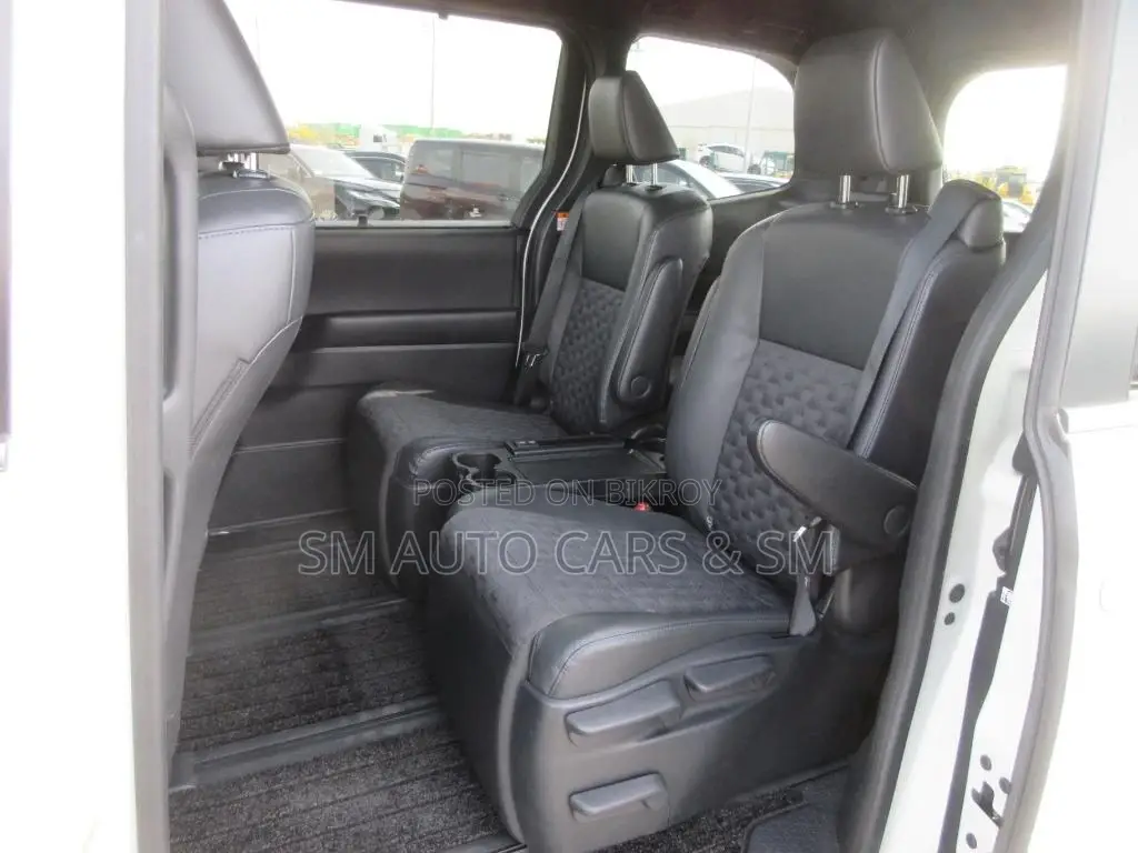 Toyota Voxy Hybrid S-Z 2WD 7-Seater 2022 Pearl