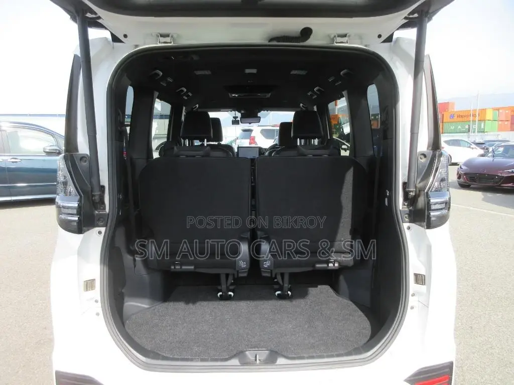Toyota Voxy Hybrid S-Z 2WD 7-Seater 2022 Pearl