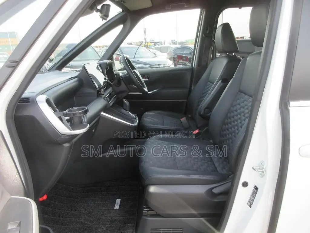 Toyota Voxy Hybrid S-Z 2WD 7-Seater 2022 Pearl