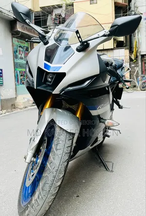 ইয়ামাহা ২০২৩ সিলভার