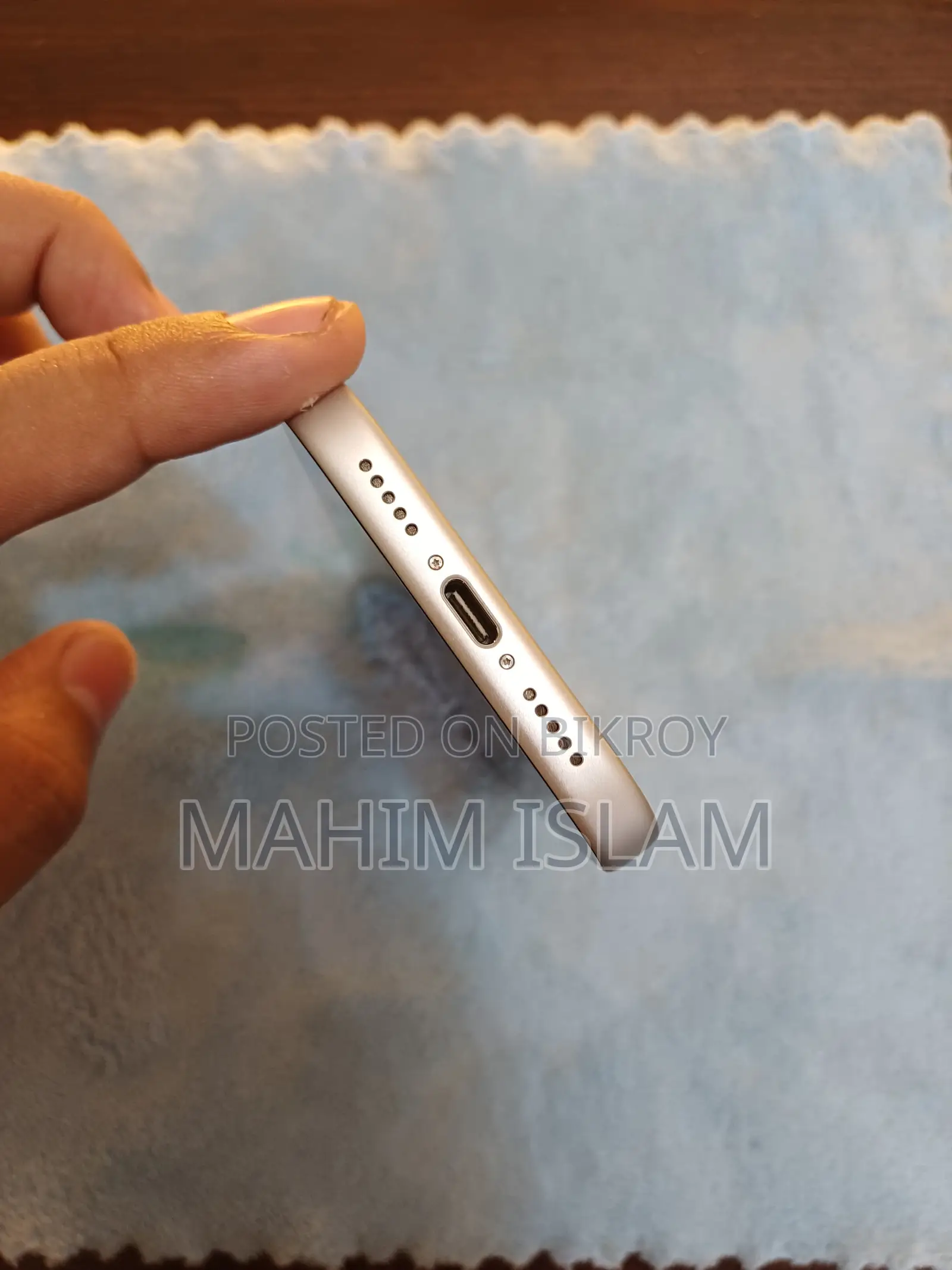 অ্যাপল আইফোন ১৭ প্রো ২৫৬ জিবি সিলভার