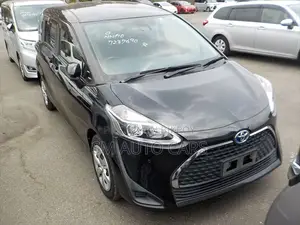 Toyota Sienta 1.5 Hybrid FWD 2021 Black