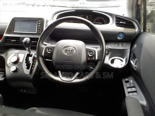 Toyota Sienta 1.5 Hybrid Front-Wheel Drive 2021 Black