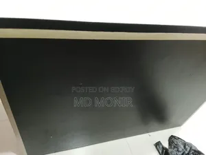 একটা অফিস ডেস্ক টেবিল বিক্রি করা হবে।