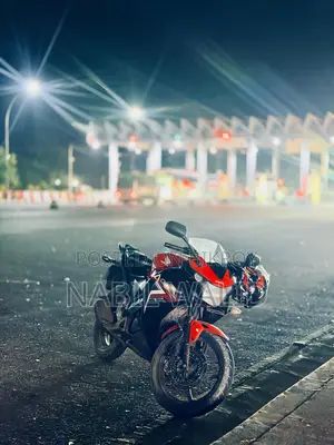 হোন্ডা সিবিআর ২০১৭ লাল