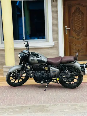 রয়েল এনফিল্ড ক্লাসিক ৩৫০ ২০২৫ গ্রে