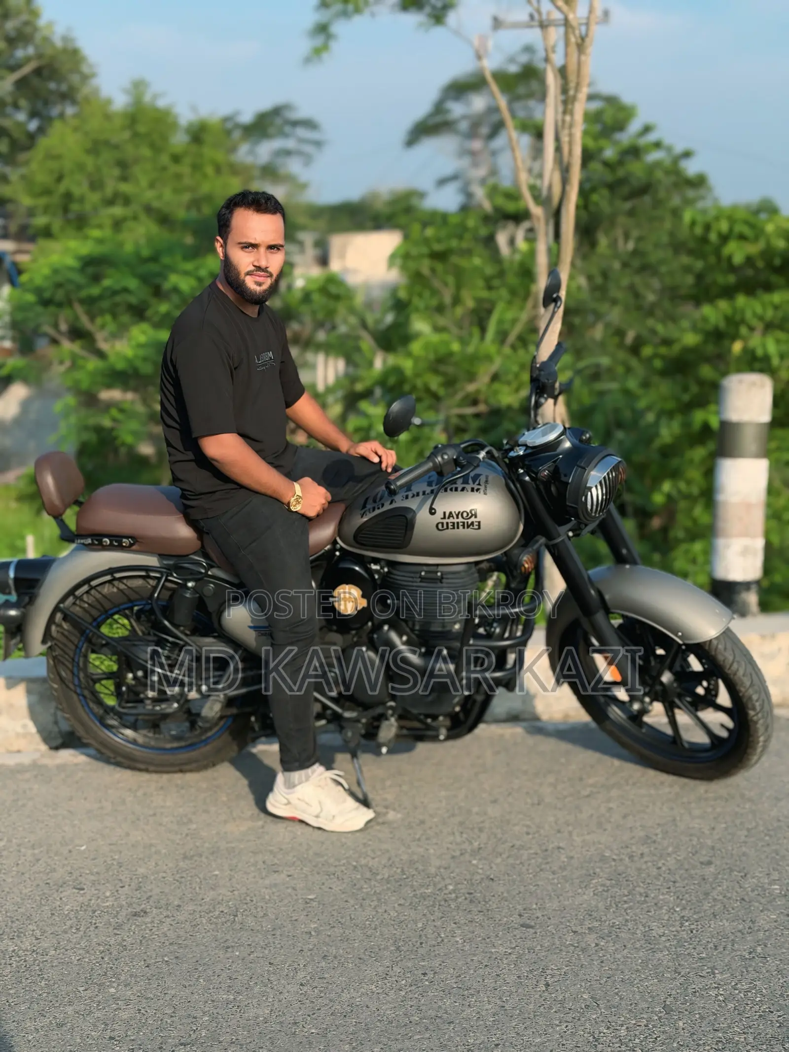 রয়েল এনফিল্ড ক্লাসিক ৩৫০ ২০২৫ গ্রে