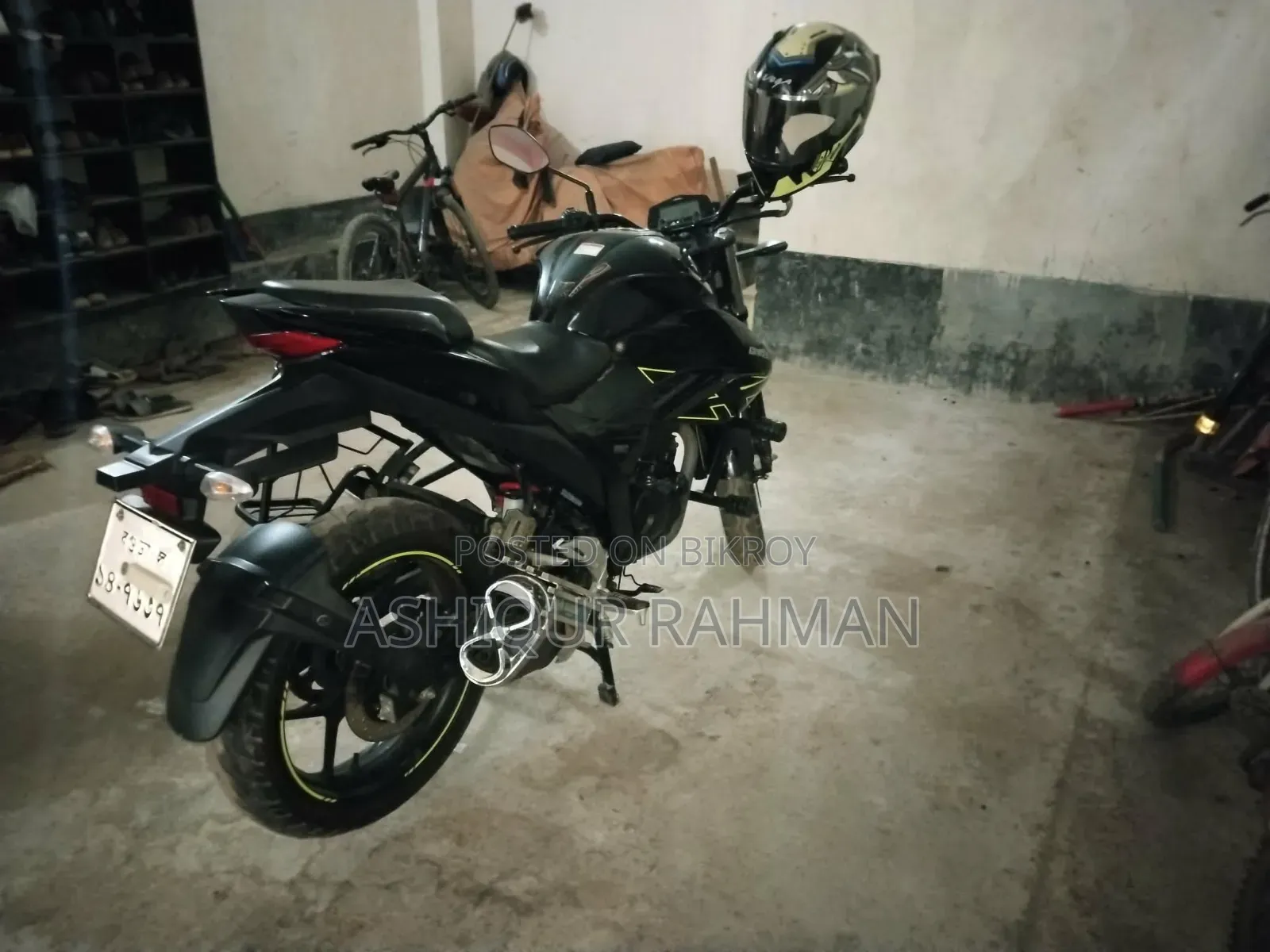 সুজুকি জিক্সার ২০২২ কালো