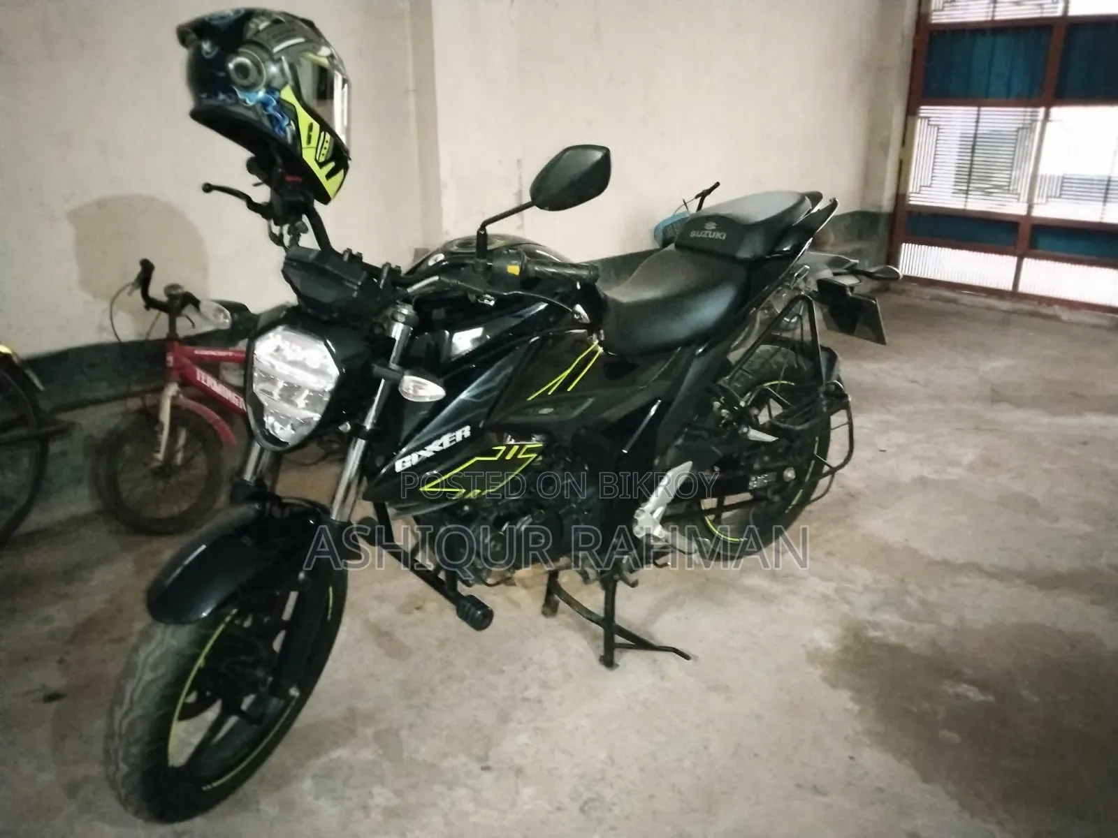সুজুকি জিক্সার ২০২২ কালো